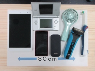 写真：スマートフォンなどの小型家電
