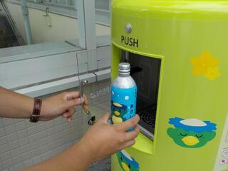 写真：給水スポット使い方1