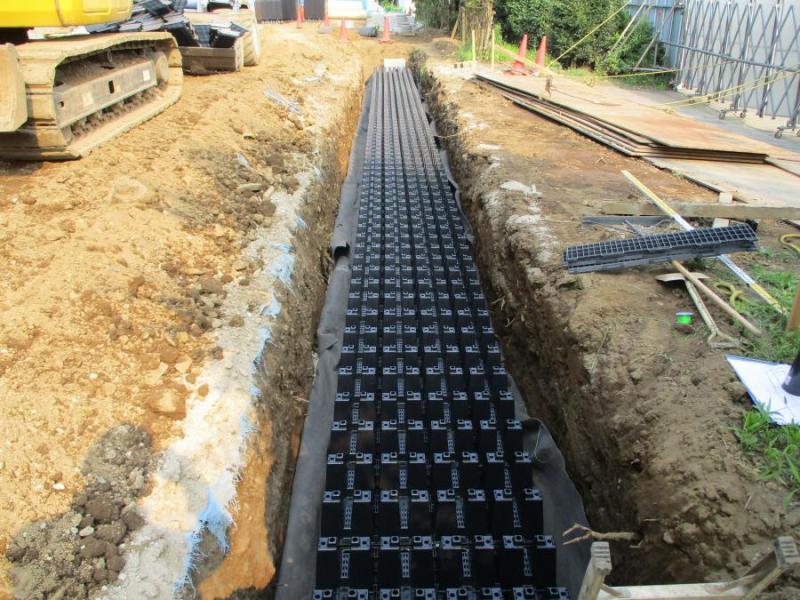写真：外構工事の雨水浸透設備工事