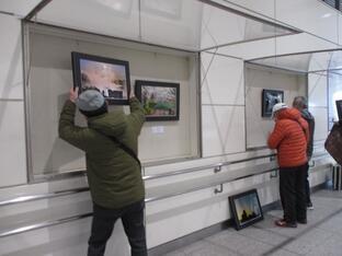 写真：展示作業風景