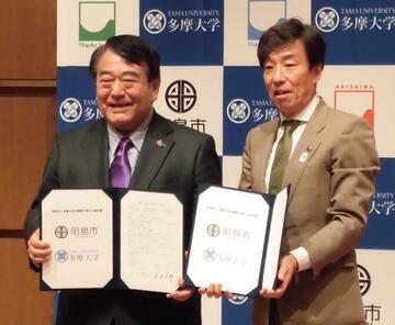 写真：多摩大学連携協定締結式の様子