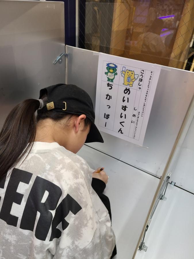 写真：投票しているかた1