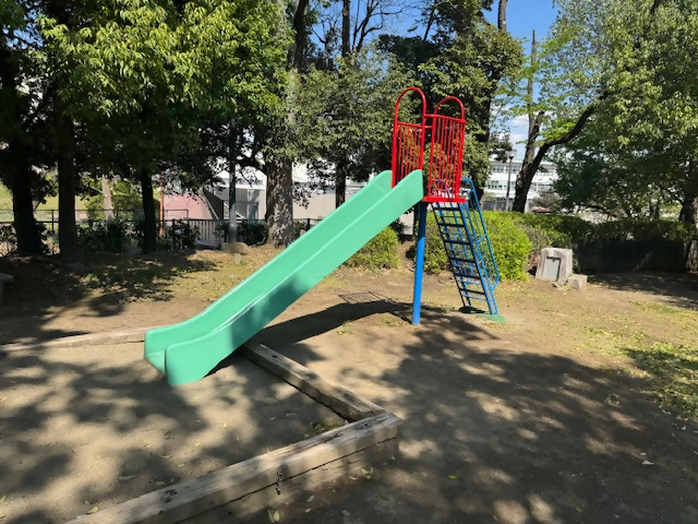 写真：滑り台