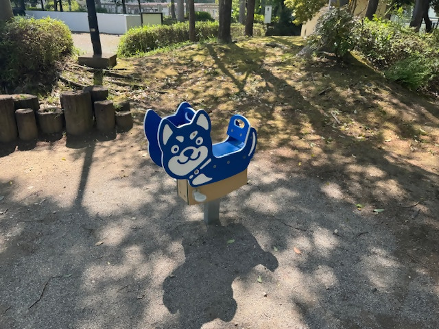 写真：スイング遊具