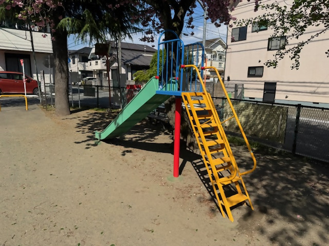 写真：滑り台
